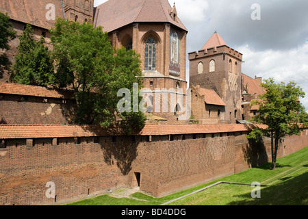 Architettura del castello di Malbork (Die Marienburg) costruita nel XIII secolo in Prussia dall Ordine Teutonico come Ordensburg. Foto Stock