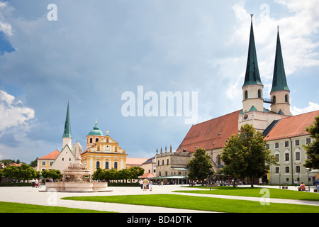 Altotting, Baviera, Germania, Europa - Chiesa Parrocchiale Collegiata e la cappella della miracolosa immagine Foto Stock