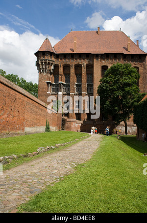 Architettura del castello di Malbork (Die Marienburg) costruita nel XIII secolo in Prussia dall Ordine Teutonico come Ordensburg. Foto Stock