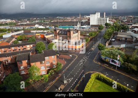 Vista in elevazione della fila di sabbia, ex Whitehall opere di tabacco e il nord-ovest per Belfast Foto Stock