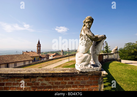 Langhe in provincia di Cuneo il Castello di Govone Foto Stock