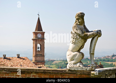 Langhe in provincia di Cuneo il Castello di Govone Foto Stock