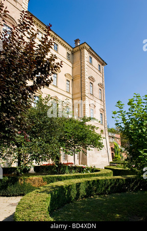 Langhe in provincia di Cuneo il Castello di Govone Foto Stock