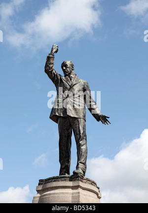 Statua di Edward Carson al di fuori di Stormont gli edifici del Parlamento europeo, Belfast, Irlanda del Nord, Regno Unito Foto Stock