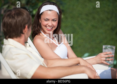 Paio di relax all'aperto Foto Stock