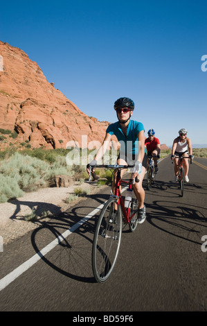 Ciclisti su strada Foto Stock