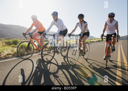 Ciclisti su strada Foto Stock