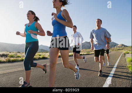 Guide di scorrimento su una strada Foto Stock