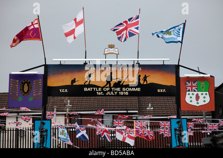 Una strada lealisti Arch in basso Shankill Road nella parte occidentale di Belfast, che commemora la Battaglia delle Somme, 1 luglio 1918. Foto Stock