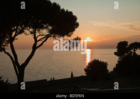 Il croato tramonto su Rovigno in Istria Foto Stock