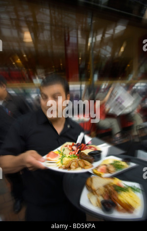 E Kramerbooks afterwords store. Washington's sovreminente cafe. Dupont Circle Neighborhood. Washington D.C. America Foto Stock