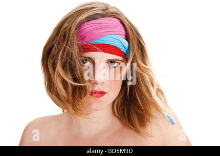 Giovane donna indossa colorate bande di testa Foto Stock