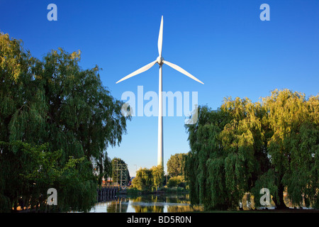 Turbina eolica a Ford Dagenham impianto Foto Stock