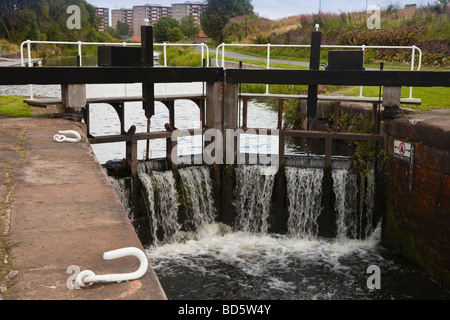 Canale di Forth e Clyde a serratura 21 vicino a Maryhill Glasgow, Scotland, Regno Unito, Gran Bretagna Foto Stock