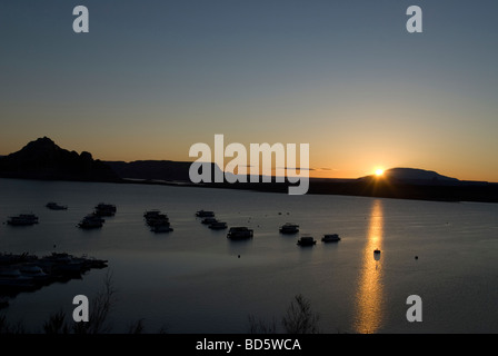 Alba sul porto turistico sul Lago Powell a pagina, Arizona Foto Stock