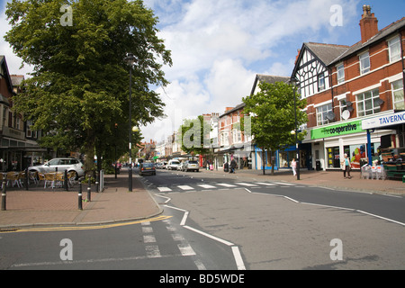 Lytham St Anne's Lancashire Inghilterra UE Clifton Street la frequentata zona per lo shopping di Lytham Foto Stock