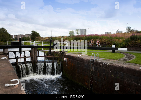 Canale di Forth e Clyde a serratura 21 vicino a Maryhill Glasgow, Scotland, Regno Unito, Gran Bretagna Foto Stock