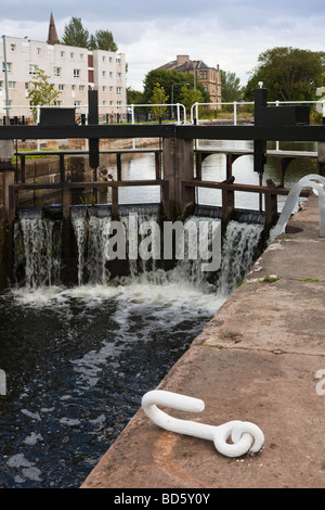 Canale di Forth e Clyde a serratura 21 vicino a Maryhill Glasgow, Scotland, Regno Unito, Gran Bretagna Foto Stock