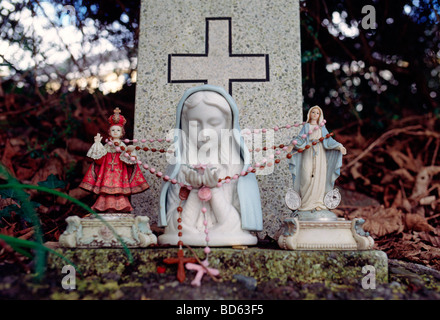 Un monumento alla Vergine Maria in Kenmare Irlanda. Foto Stock