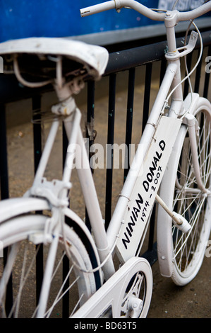 Il fantasma di bici Ninian Donald che è stato ucciso il 4 maggio 2007 su Kingsland Road, East London REGNO UNITO Foto Stock