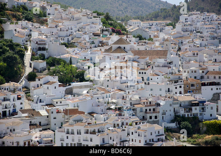 Vista del grazioso villaggio andaluso di Frigiliana, Costa del Sol, provincia di Malaga, Andalusia, Spagna Foto Stock