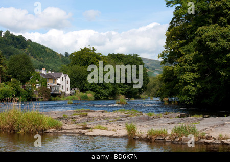 Visualizzare fino al fiume Dee in Llangollen Denbighshire North Wales Foto Stock