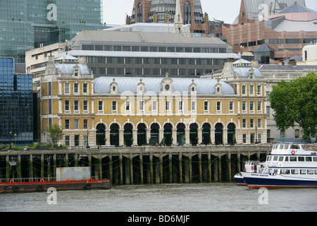 Il vecchio Mercato del Pesce di Billingsgate, RiverThames, dal Southbank, Londra, Regno Unito. Foto Stock