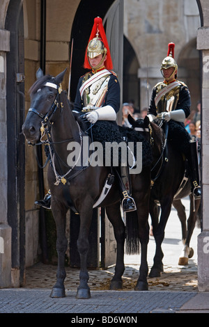 Troopers dal Blues e Royals Cavalleria domestici Horseguards Londra Inghilterra Gran Bretagna Venerdì 03 Luglio 2009 Foto Stock