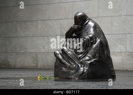 Pietà da Kaethe Kollwitz. Nuova casa di guardia. Il Mahnmal memoriale per le vittime di guerra e di tirannia, Berlino, Germania. Foto Stock