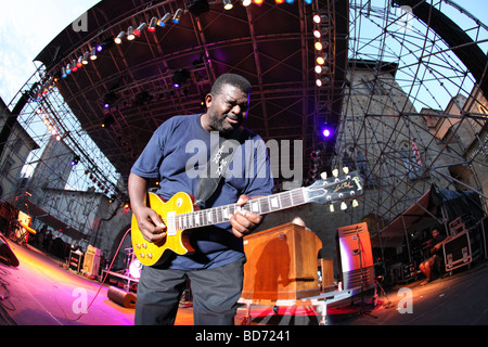 Michael Burks con la sua band live al Pistoia Blues Festival 2009 Foto Stock