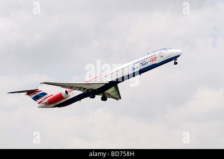 McDonnell Douglas MD 82 Uno due compagnie aeree Go togliere all'Aeroporto Don Muang Foto Stock