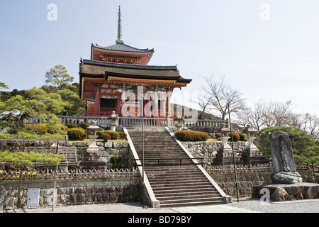 Santuario in Kiyomizudera 'acqua pura tempio' complessa a Kyoto, Giappone Foto Stock
