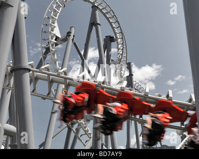 Ponte di volo in loop di simulazione di volo roller coaster al Canada's Wonderland Amusement Park Foto Stock