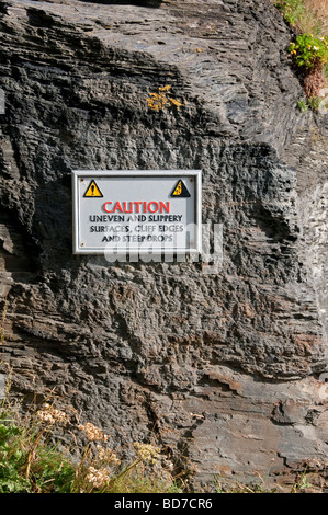 Avviso di superfici scivolose, Boscastle, Cornwall, Inghilterra Foto Stock