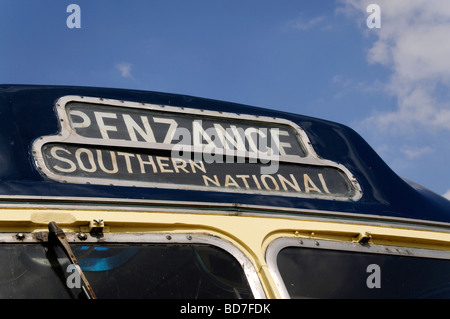 Destinazione Penzance su un Blu Royal coach Foto Stock
