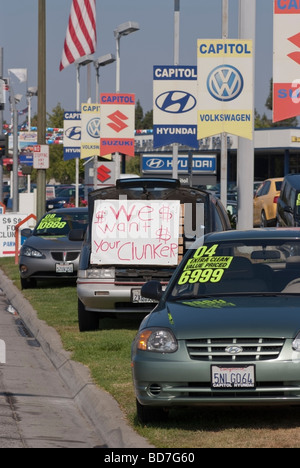 Cash-per-Clunkers, un 1996 Chevrolet al di fuori di una concessionaria auto pubblicità NEGLI STATI UNITI Governo commercio auto in programma. Foto Stock