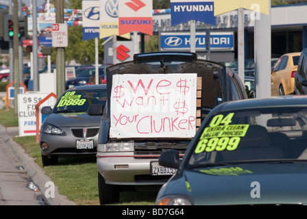 Cash-per-Clunkers, un 1996 Chevrolet al di fuori di una concessionaria auto pubblicità NEGLI STATI UNITI Governo commercio auto in programma. Foto Stock