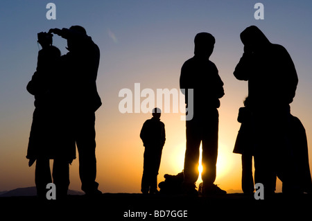 Persone sole e cielo illuminato Foto Stock