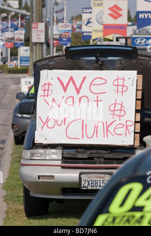 Cash-per-Clunkers, un 1996 Chevrolet al di fuori di una concessionaria auto pubblicità NEGLI STATI UNITI Governo commercio auto in programma. Foto Stock