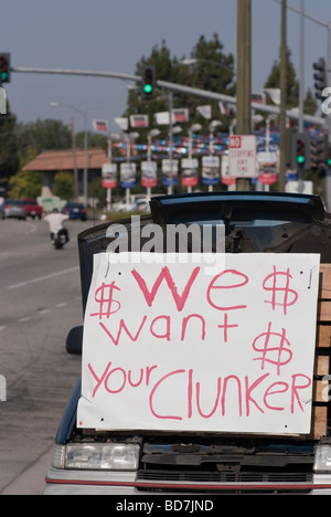 Cash-per-Clunkers, un 1996 Chevrolet al di fuori di una concessionaria auto pubblicità NEGLI STATI UNITI Governo commercio auto in programma. Foto Stock