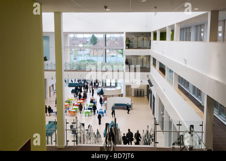 Supplemento di istruzione GUARDIAN CREATIVE la chiesa cattolica di Cristo Re d'Inghilterra centro di apprendimento HUYTON LIVERPOOL Foto Stock