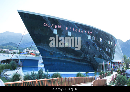 La Turchia Antalya Kemer la Queen Elizabeth Elite Suite Hotel con Spa a forma di una lussuosa nave da crociera Foto Stock