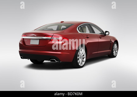 2010 Jaguar XF Premium in rosso - angolo posteriore vista Foto Stock