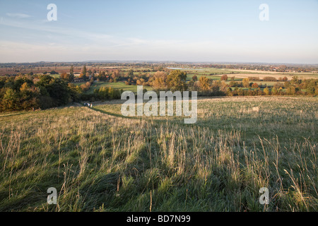 Guardando oltre il Dorchester e nella valle del Tamigi da Wittenham Clumps Oxfordshire England Regno Unito Foto Stock