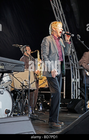BBC Radio 2 presentatore e cantante, Paul Jones, con l'Manfreds in concerto Foto Stock