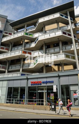 Tesco Express Holloway Londra Inghilterra REGNO UNITO Foto Stock