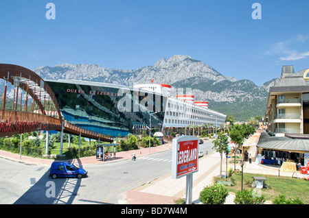 La Turchia Antalya Kemer la Queen Elizabeth Elite Suite Hotel con Spa a forma di una lussuosa nave da crociera Foto Stock