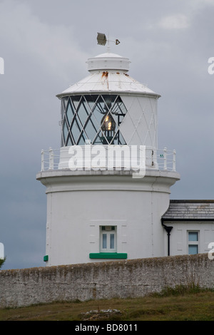 La lampada e la torre di incudine Point Lighthouse vicino a Swanage, Dorset, Regno Unito Foto Stock
