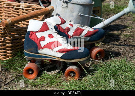 Stivali rullo rollerboots pattini pattino rollerskates rollerskate retrò anni settanta 1970 in vecchio stile di diciannove anni settanta ruote toy pla Foto Stock