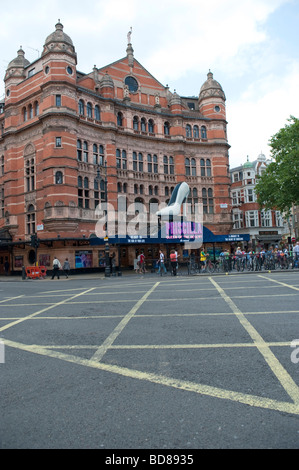 Il Teatro Palce mostra Priscilla - La Regina del Deserto. Foto Stock